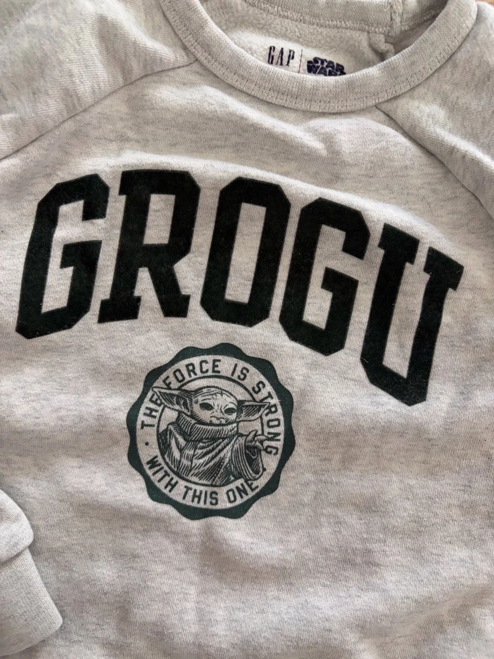 GAP Kids Light Gray Star Wars Grogu Graphic Crew Sweatshirt